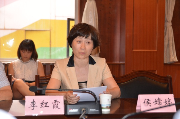 李红霞书记主持欢迎会